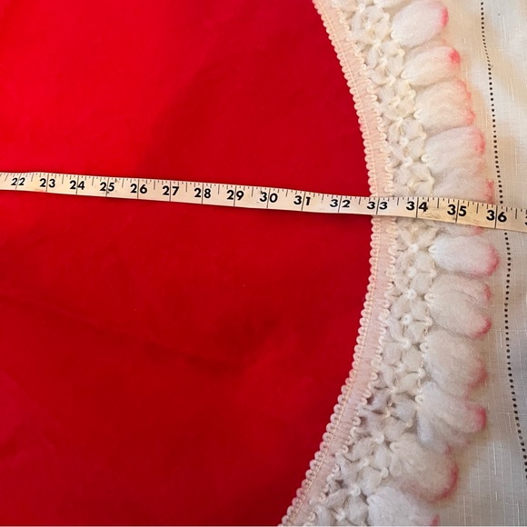 Vintage Red Tee Shirt LARGE 36” white fringe trim Christmas tree skirt - Picture 5 of 5